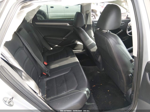 1VWDT7A36HC040049 Volkswagen Passat 1.8t R-line