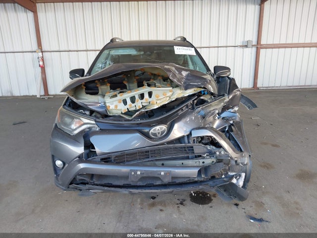 2T3RFREV2JW755582 Toyota Rav4 Adventure