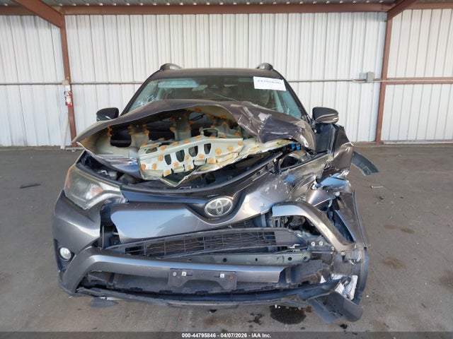 2T3RFREV2JW755582 Toyota Rav4 Adventure