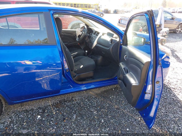 3N1CN7AP9FL932957 Nissan Versa 1.6 Sl