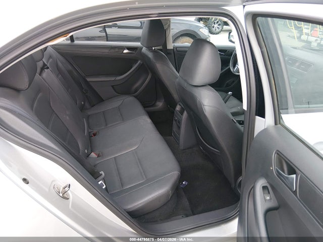 2011 Volkswagen Jetta 2.5l Se მანქანა იყიდება აუქციონზე, vin: 3VWDX7AJ2BM388360, აუქციონის ნომერი: 44795875