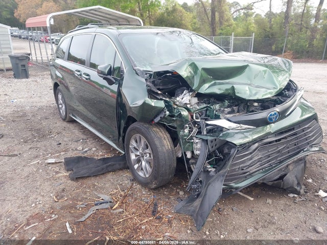 Toyota SIENNA XLE 2022 5TDYRKEC9NS097467 main image