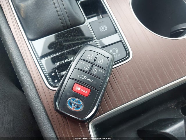 5TDYRKEC9NS097467 Toyota SIENNA XLE