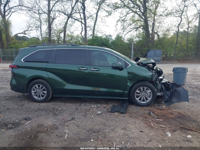5TDYRKEC9NS097467 Toyota SIENNA XLE