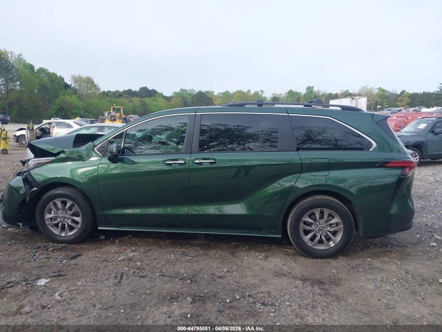 5TDYRKEC9NS097467 Toyota SIENNA XLE