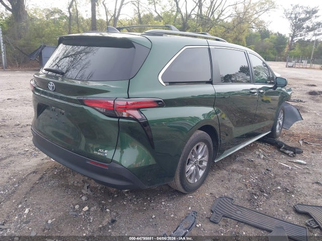 5TDYRKEC9NS097467 Toyota SIENNA XLE