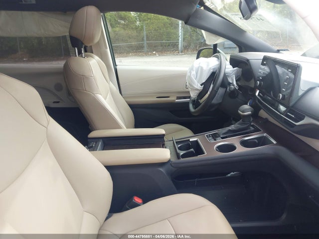 5TDYRKEC9NS097467 Toyota SIENNA XLE