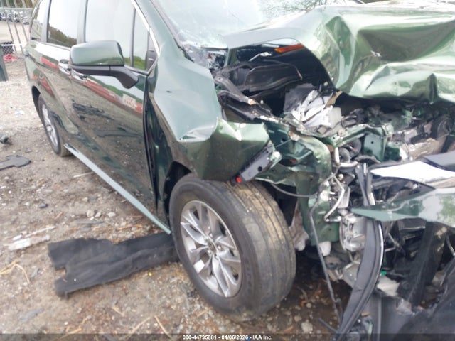 5TDYRKEC9NS097467 Toyota SIENNA XLE