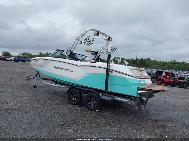 MBC6EAR6F223 Mastercraft Boat