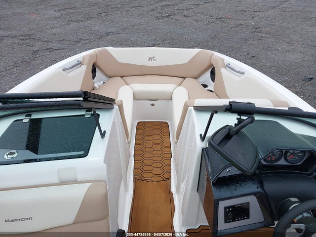 MBC6EAR6F223 Mastercraft Boat