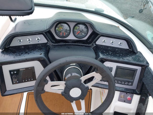 MBC6EAR6F223 Mastercraft Boat