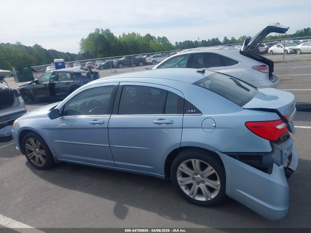 2013 Chrysler 200 Touring მანქანა იყიდება აუქციონზე, vin: 1C3CCBBB1DN656607, აუქციონის ნომერი: 44795908