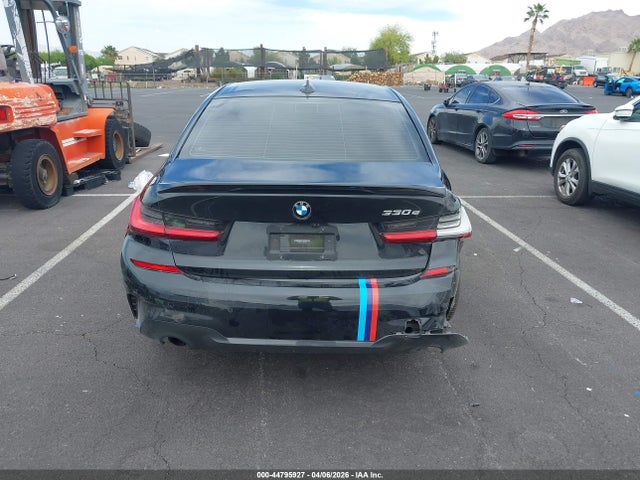 44795927 :رقم المزاد ، 3MW5P7J02M8B67395 vin ، 2021 Bmw 330e مزاد بيع