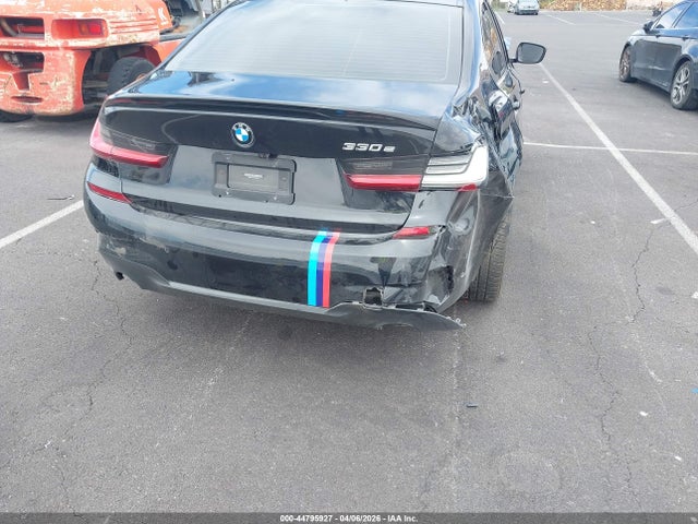 44795927 :رقم المزاد ، 3MW5P7J02M8B67395 vin ، 2021 Bmw 330e مزاد بيع