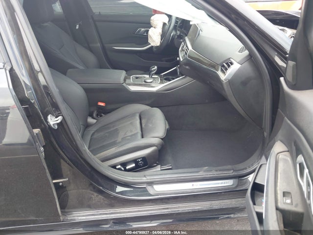 44795927 :رقم المزاد ، 3MW5P7J02M8B67395 vin ، 2021 Bmw 330e مزاد بيع