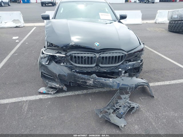 44795927 :رقم المزاد ، 3MW5P7J02M8B67395 vin ، 2021 Bmw 330e مزاد بيع