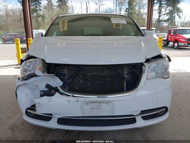 44795934 :رقم المزاد ، 2C4RC1BG5GR229739 vin ، 2016 Chrysler Town & Country Touring مزاد بيع