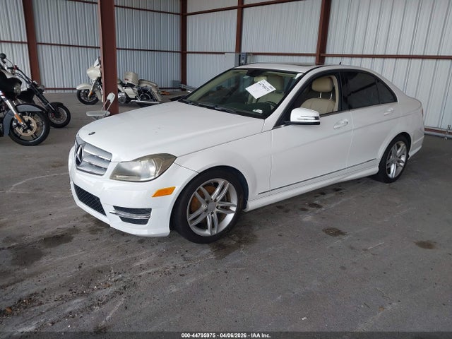 2013 Mercedes-benz C 250 Sport მანქანა იყიდება აუქციონზე, vin: WDDGF4HB0DR261095, აუქციონის ნომერი: 44795975