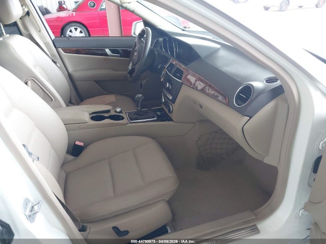 2013 Mercedes-benz C 250 Sport მანქანა იყიდება აუქციონზე, vin: WDDGF4HB0DR261095, აუქციონის ნომერი: 44795975