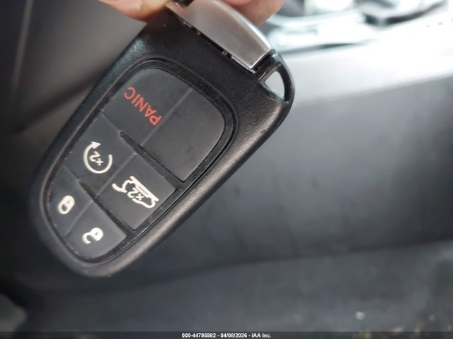 44795982 :رقم المزاد ، 1C4PJLMX8MD207965 vin ، 2021 Jeep Cherokee Latitude Lux Fwd مزاد بيع