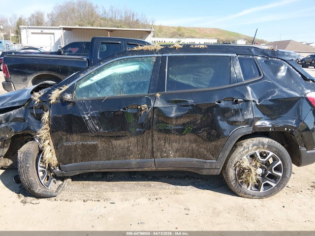 44796058 :رقم المزاد ، 3C4NJDBB8NT116212 vin ، 2022 Jeep Compass Latitude 4x4 مزاد بيع