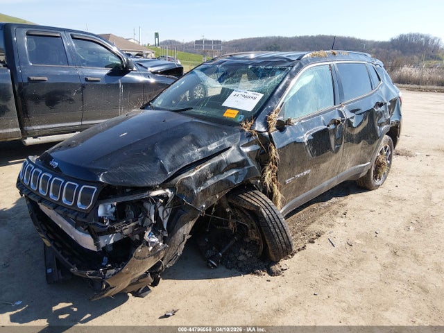 44796058 :رقم المزاد ، 3C4NJDBB8NT116212 vin ، 2022 Jeep Compass Latitude 4x4 مزاد بيع