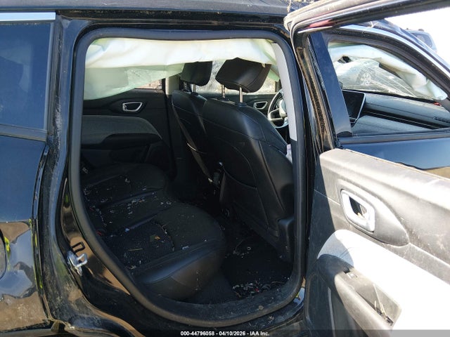 44796058 :رقم المزاد ، 3C4NJDBB8NT116212 vin ، 2022 Jeep Compass Latitude 4x4 مزاد بيع