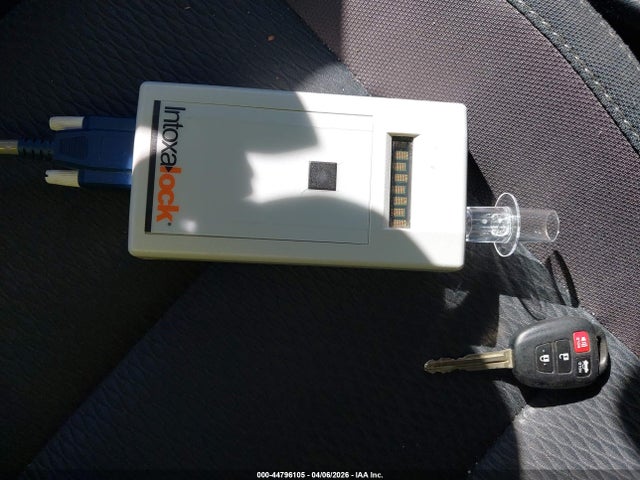 2T1BURHE7JC055635 Toyota COROLLA LE