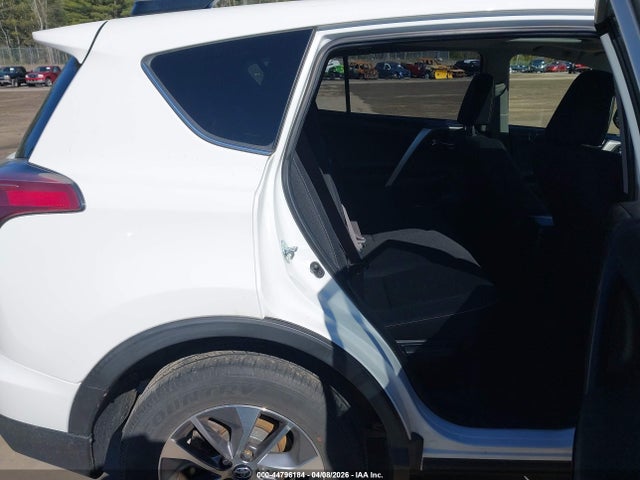 JTMRJREVXJD257965 Toyota Rav4 Hybrid Xle