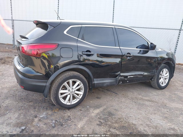 44796188 :رقم المزاد ، JN1BJ1CP8JW196386 vin ، 2018 Nissan Rogue Sport S مزاد بيع