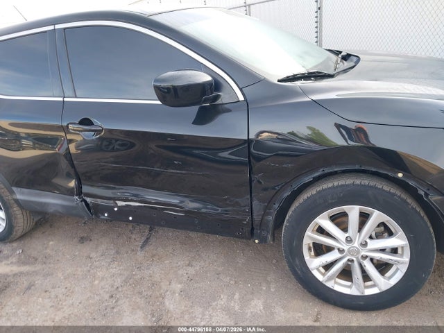 44796188 :رقم المزاد ، JN1BJ1CP8JW196386 vin ، 2018 Nissan Rogue Sport S مزاد بيع