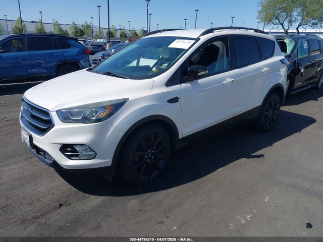 Ford Escape Titanium 2017 1FMCU0JD7HUC51021 Image 2