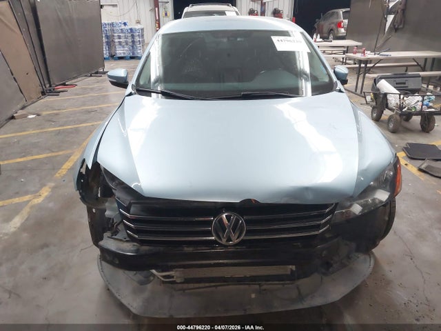2012 Volkswagen Passat 2.5l Se მანქანა იყიდება აუქციონზე, vin: 1VWBP7A30CC076999, აუქციონის ნომერი: 44796220