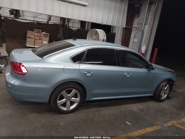 2012 Volkswagen Passat 2.5l Se მანქანა იყიდება აუქციონზე, vin: 1VWBP7A30CC076999, აუქციონის ნომერი: 44796220