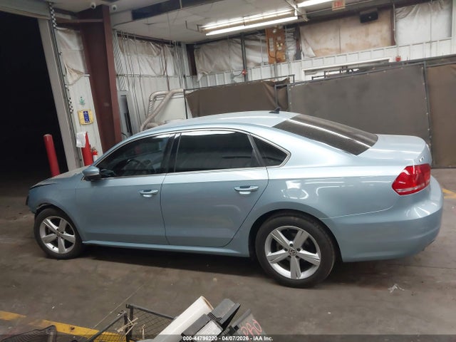2012 Volkswagen Passat 2.5l Se მანქანა იყიდება აუქციონზე, vin: 1VWBP7A30CC076999, აუქციონის ნომერი: 44796220