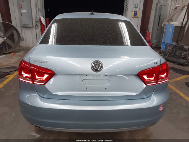 2012 Volkswagen Passat 2.5l Se მანქანა იყიდება აუქციონზე, vin: 1VWBP7A30CC076999, აუქციონის ნომერი: 44796220