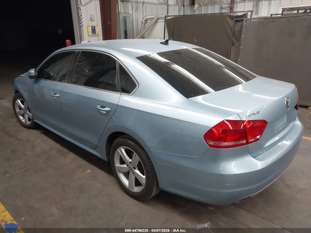 2012 Volkswagen Passat 2.5l Se მანქანა იყიდება აუქციონზე, vin: 1VWBP7A30CC076999, აუქციონის ნომერი: 44796220