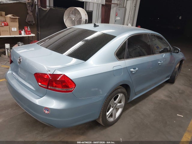 2012 Volkswagen Passat 2.5l Se მანქანა იყიდება აუქციონზე, vin: 1VWBP7A30CC076999, აუქციონის ნომერი: 44796220