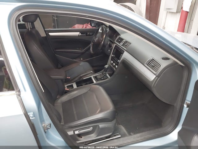 2012 Volkswagen Passat 2.5l Se მანქანა იყიდება აუქციონზე, vin: 1VWBP7A30CC076999, აუქციონის ნომერი: 44796220