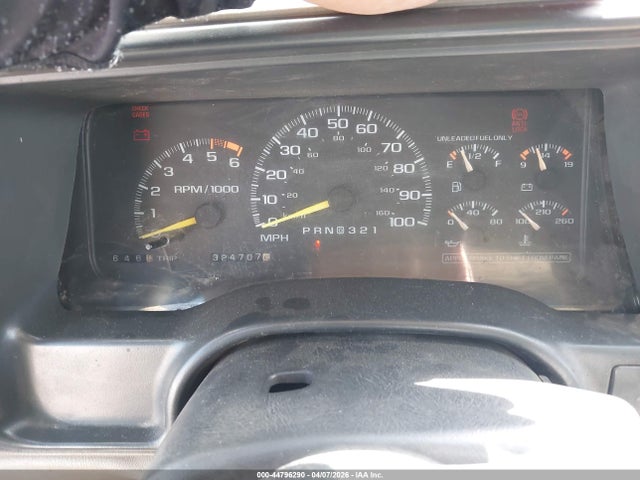 44796290 :رقم المزاد ، 3GNFK16R5TG157028 vin ، 1996 Chevrolet Suburban K1500 مزاد بيع