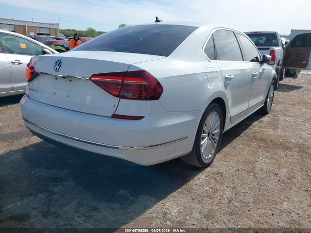 2017 Volkswagen Passat 1.8t Se მანქანა იყიდება აუქციონზე, vin: 1VWBT7A34HC001144, აუქციონის ნომერი: 44796298