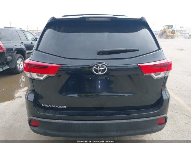 5TDZARFHXJS040137 Toyota Highlander Le