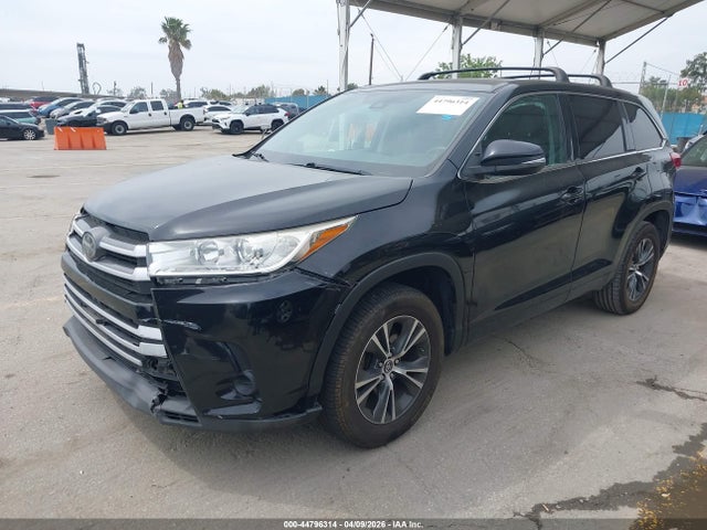 5TDZARFHXJS040137 Toyota Highlander Le
