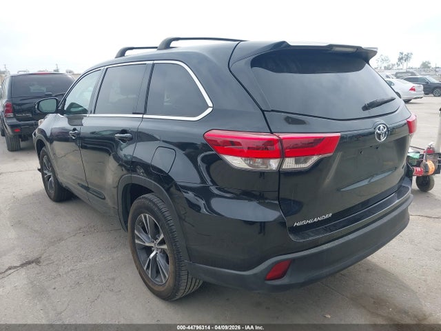 5TDZARFHXJS040137 Toyota Highlander Le