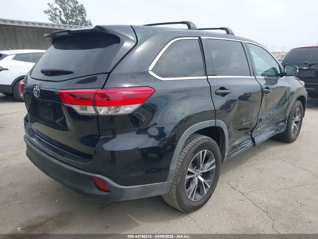 5TDZARFHXJS040137 Toyota Highlander Le