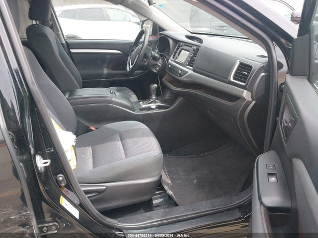 5TDZARFHXJS040137 Toyota Highlander Le