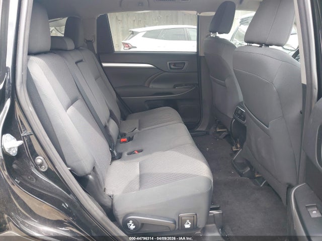 5TDZARFHXJS040137 Toyota Highlander Le