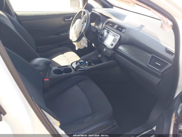1N4AZ1CPXJC304015 Nissan LEAF SV