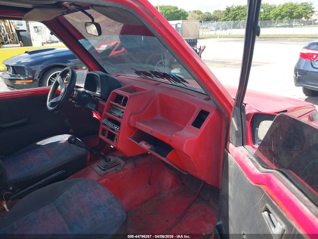 44796387 :رقم المزاد ، 2CNBJ18U7L6220617 vin ، 1990 Geo Tracker مزاد بيع