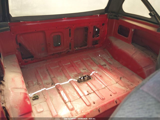 44796387 :رقم المزاد ، 2CNBJ18U7L6220617 vin ، 1990 Geo Tracker مزاد بيع
